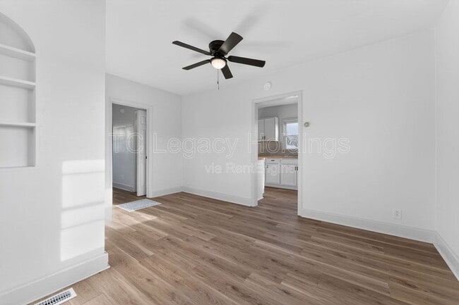 Building Photo - 604 1/2 Hart Street