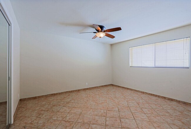 Building Photo - 6203 N 12th Pl