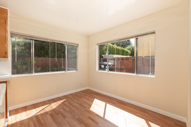 Building Photo - 2256 S Carmelina Ave