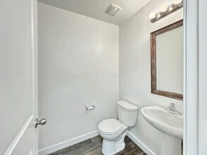 Building Photo - Beautiful Townhouse in Draper - 3 BD 2.5 BA 2 GA - 2250 Square Feet