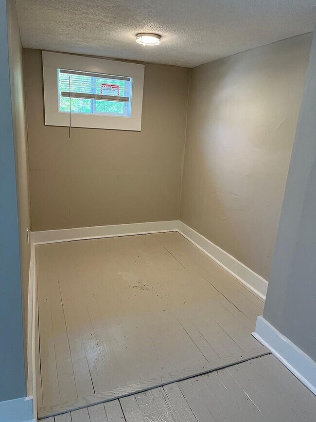 Building Photo - Single Family Home
