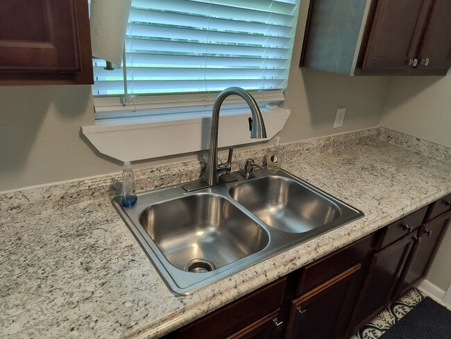 Building Photo - GORGEOUS REMODELED 3 BEDROOM 2 BATH