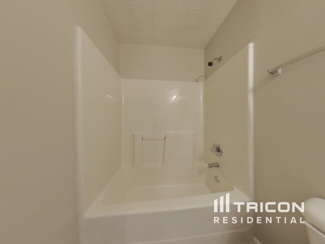 Building Photo - 1005 Ulster Ct