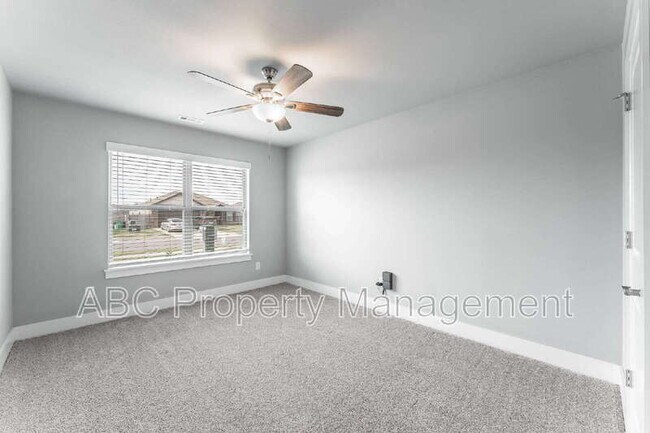 Building Photo - 410 Citation St