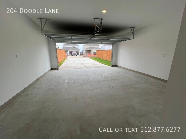 Building Photo - 204 Doodle Ln