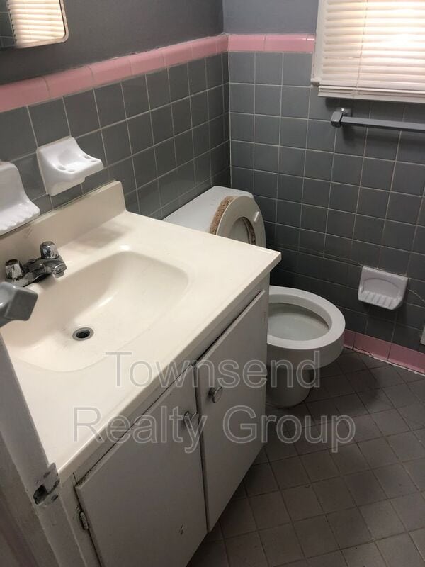 Building Photo - 2133 Jennie Linn Dr