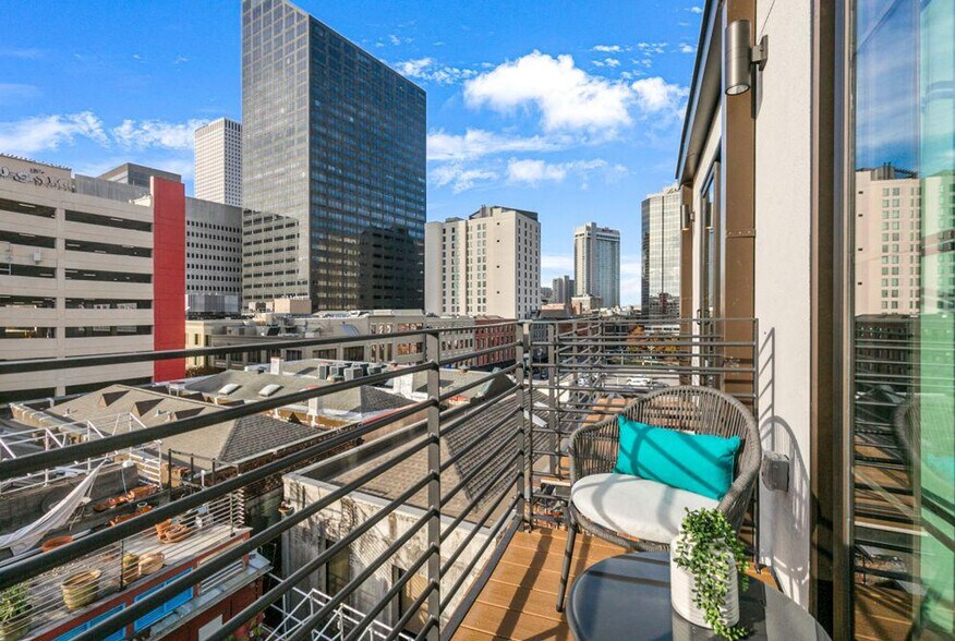 Building Photo - 611 Commerce St