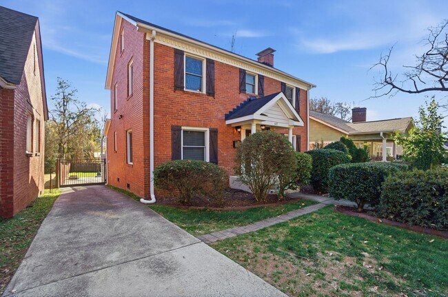 Building Photo - Historic Wesley Heights Home | Walkable to Uptown | 2 Primary Suites