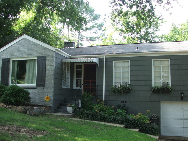 Primary Photo - Cute 3 bedroom, 1 bath house in Homewood!