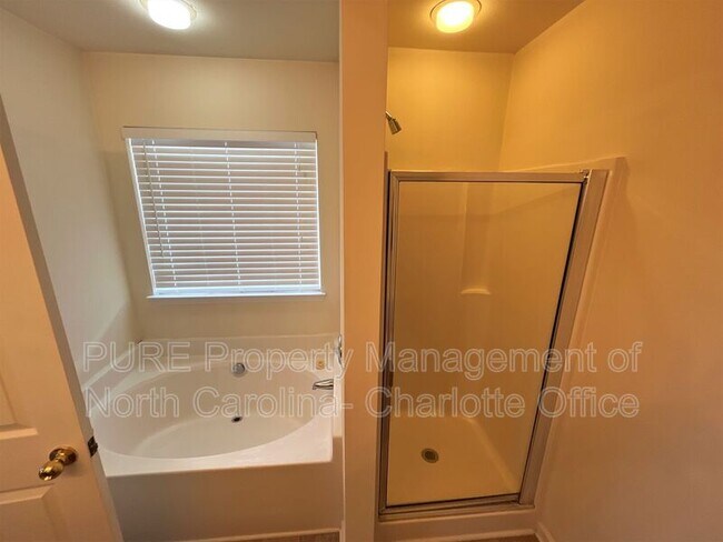 Building Photo - 4803 Sunburst Ln