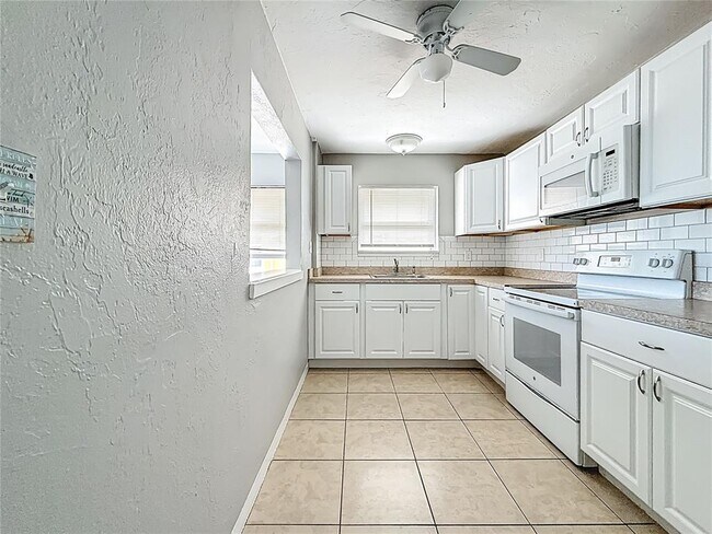 Building Photo - 101 154th Ave