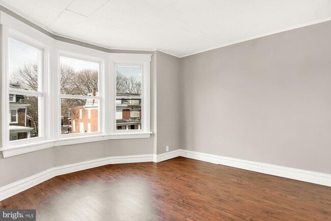 Building Photo - 5 Bedroom in Uptown Hbg - Section 8 accepted.