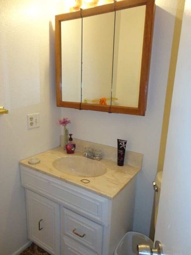 Building Photo - Everett Rambler 3 Bedroom with 1.5 bathroom