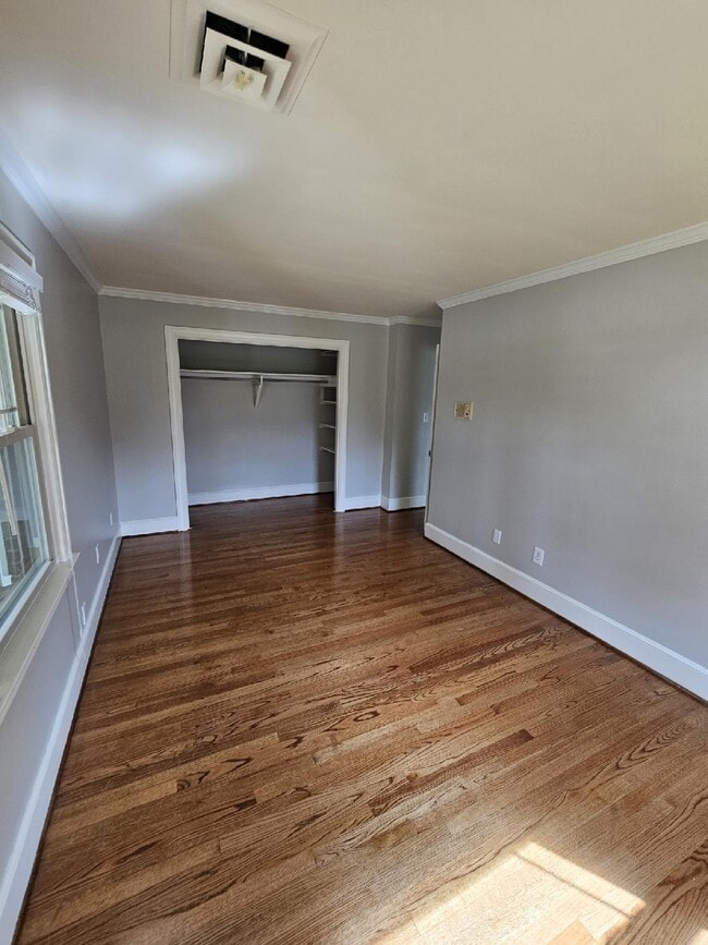 Building Photo - 217 Windsor Rd