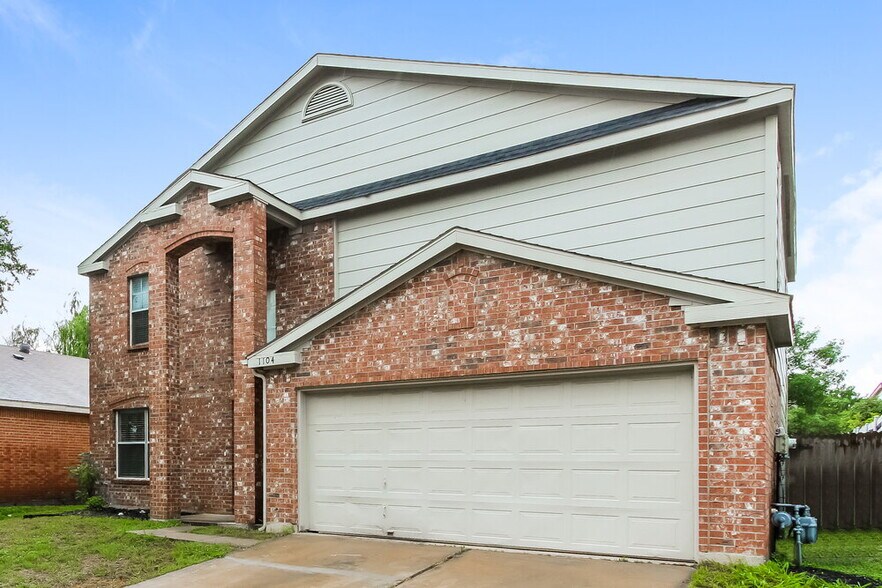 Building Photo - 1104 Beechwood Dr