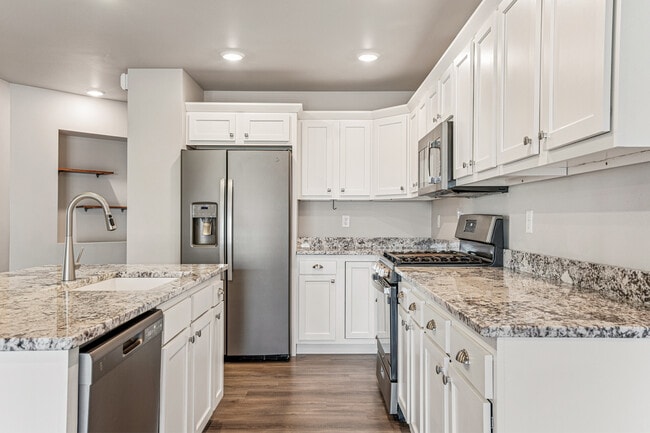 Building Photo - 785 River Bnd Ln