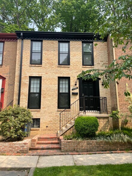 Primary Photo - 11323 Palisades Ct