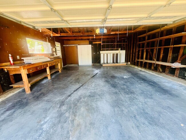 Building Photo - Unique 3 Bed + 2 Bath Los Altos Home - Spa...