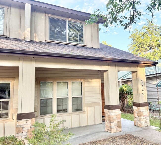 Building Photo - Coming Soon: 3BR/2Baths Steps from BSU, the Greenbelt, and Downtown!