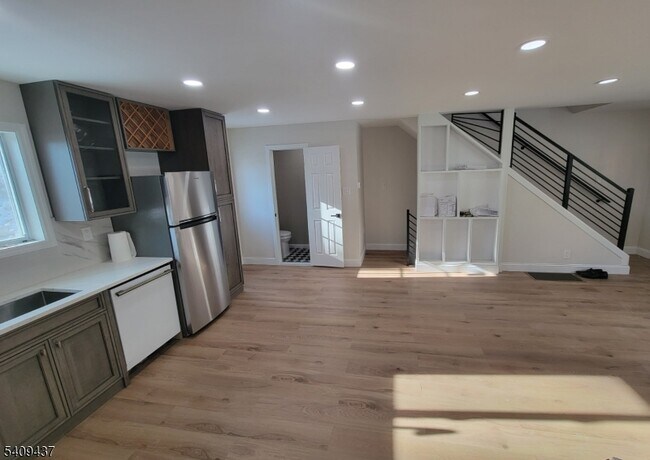 Building Photo - 31 Ann St