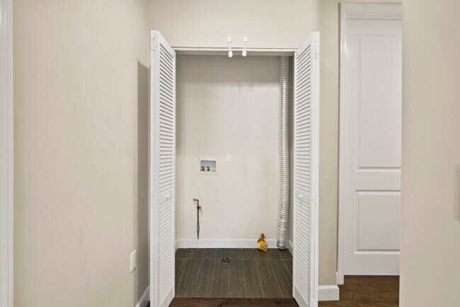 Building Photo - 342 Myrtle St