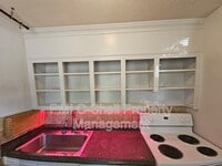 Building Photo - 210 N Pinewood Ln