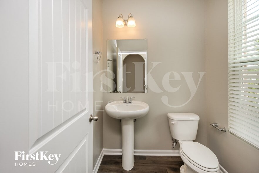 Building Photo - 4000 Park Crossings Dr