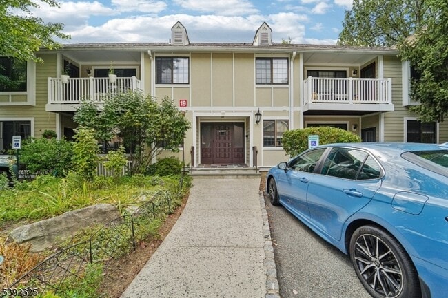 Primary Photo - 19 Foxwood Dr