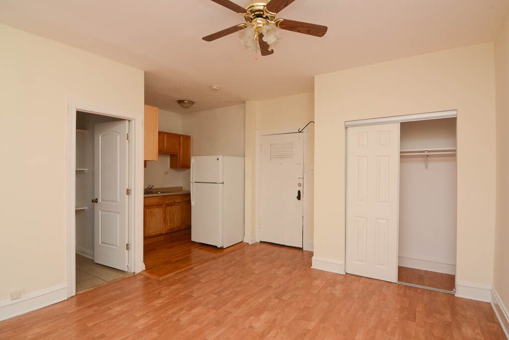 Building Photo - 4854 N Damen Ave
