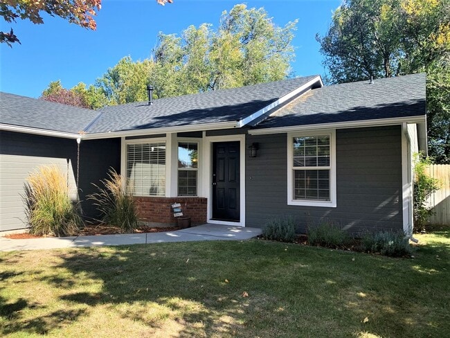 Building Photo - Charming 3 bed 2 bath home in a quiet Boise Neighborhood just off Glenwood and Hill Rd.