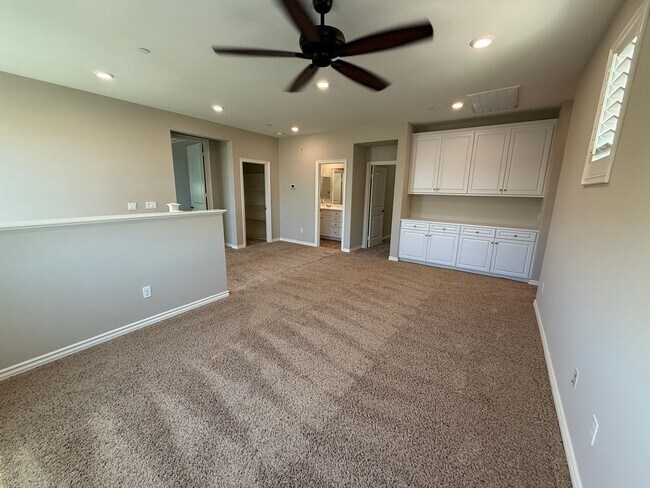 Building Photo - Stunning 4-Bedroom Home with Solar, EV Charger, and a Loft in Valencia