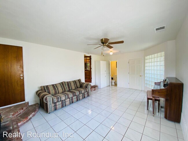 Building Photo - 2 br, 2.5 bath House - 9152 Locust St