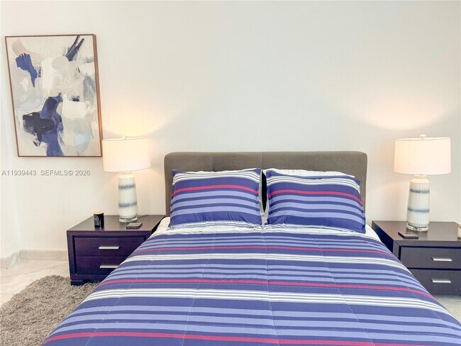 Building Photo - 3301 N Country Club Dr