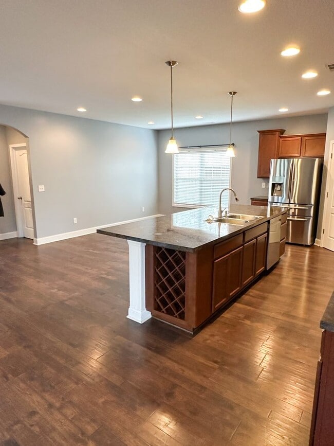 Building Photo - Stunning 5 bedroom 3.5 bath home in the highly desirable Rocky Hill area