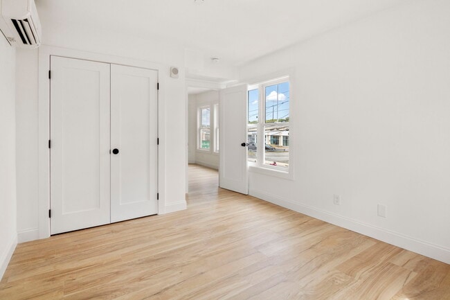 Building Photo - 8 Enon St