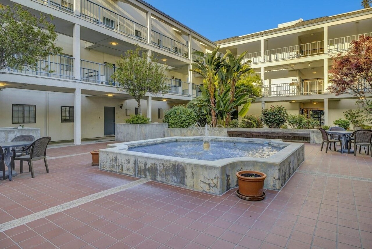 Building Photo - 4691 Albany Cir