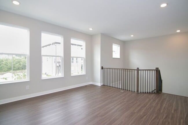 Building Photo - Beautiful Zionsville Townhome - *Special Offer!