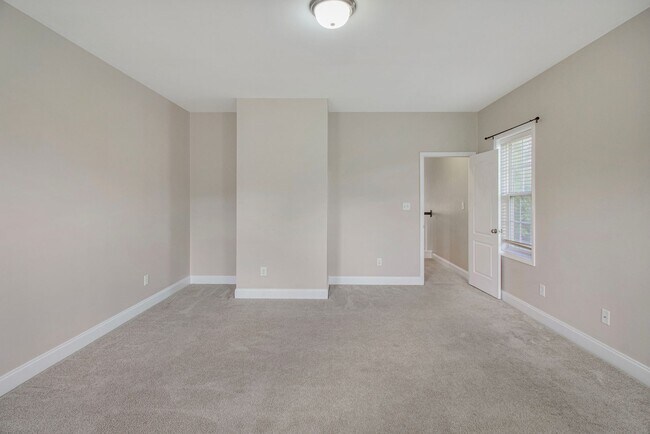 Building Photo - 159 River Winding Rd