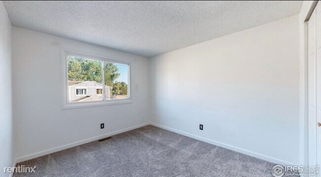 Building Photo - 4 br, 4 bath Townhome - 2814 S Kenton Ct