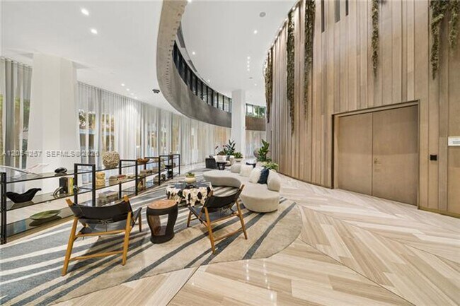 Building Photo - 2831 S Bayshore Dr