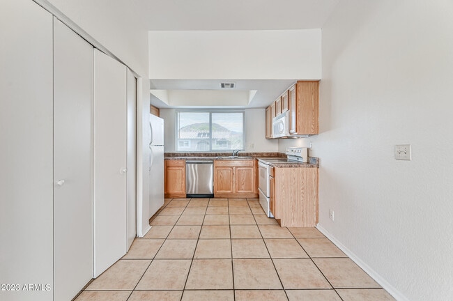 Building Photo - 10802 N 16th Ave