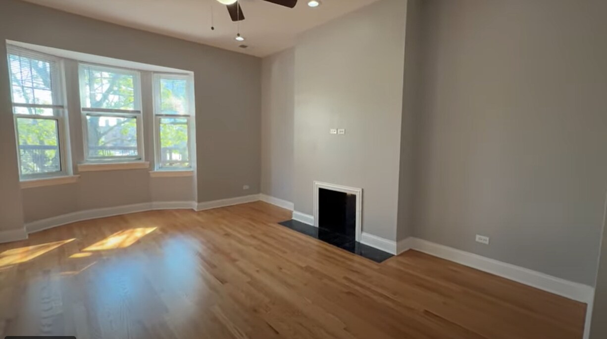 Building Photo - 4452 N Sheridan Rd