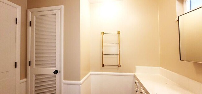 Building Photo - Beautiful 2 Bedroom / 2 Bath Bungalow Next to Hidden Valley Golf Club with Large Private Patio, N...