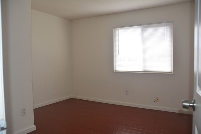 Building Photo - Antioch 3 bedroom, 1 1/2 bath, 2 story tow...