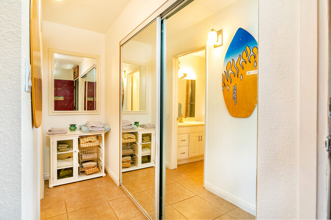 closet/hallway to bathroom - 715 S Kihei Rd