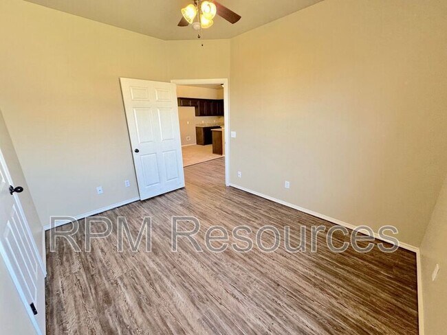 Building Photo - 167 Bison Ct Way