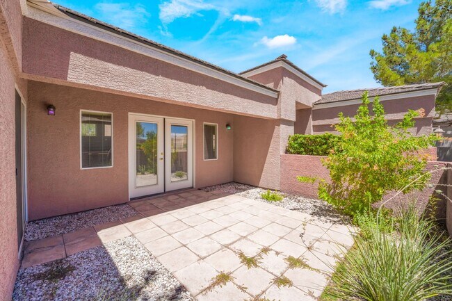 Building Photo - Beautiful Single Story Home with 3 Bedroom...