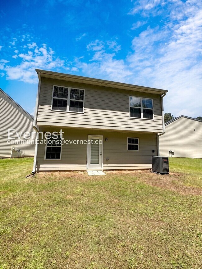 Building Photo - 3 Bed/2.5 Bath Home with Garage / Pet-Friendly / Coming Soon!