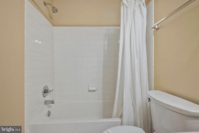 Building Photo - 5114 Vos Ln