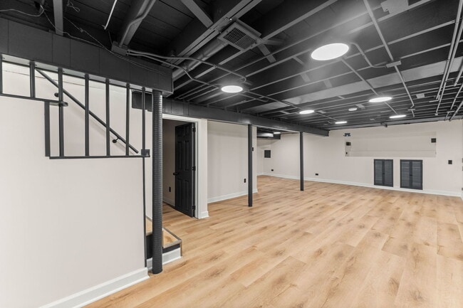 Building Photo - 5251 S Hamlin Ave